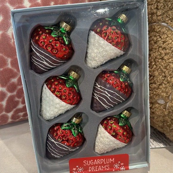 Sugarplum dreams chocolate covered strawberries ornaments glass set of 6 - Picture 4 of 7